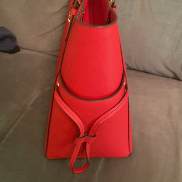 Michael Kors NWT Bright Red Travel Tote, Leather, width-17”, height-11.5”. Beaut - Picture 4 of 8